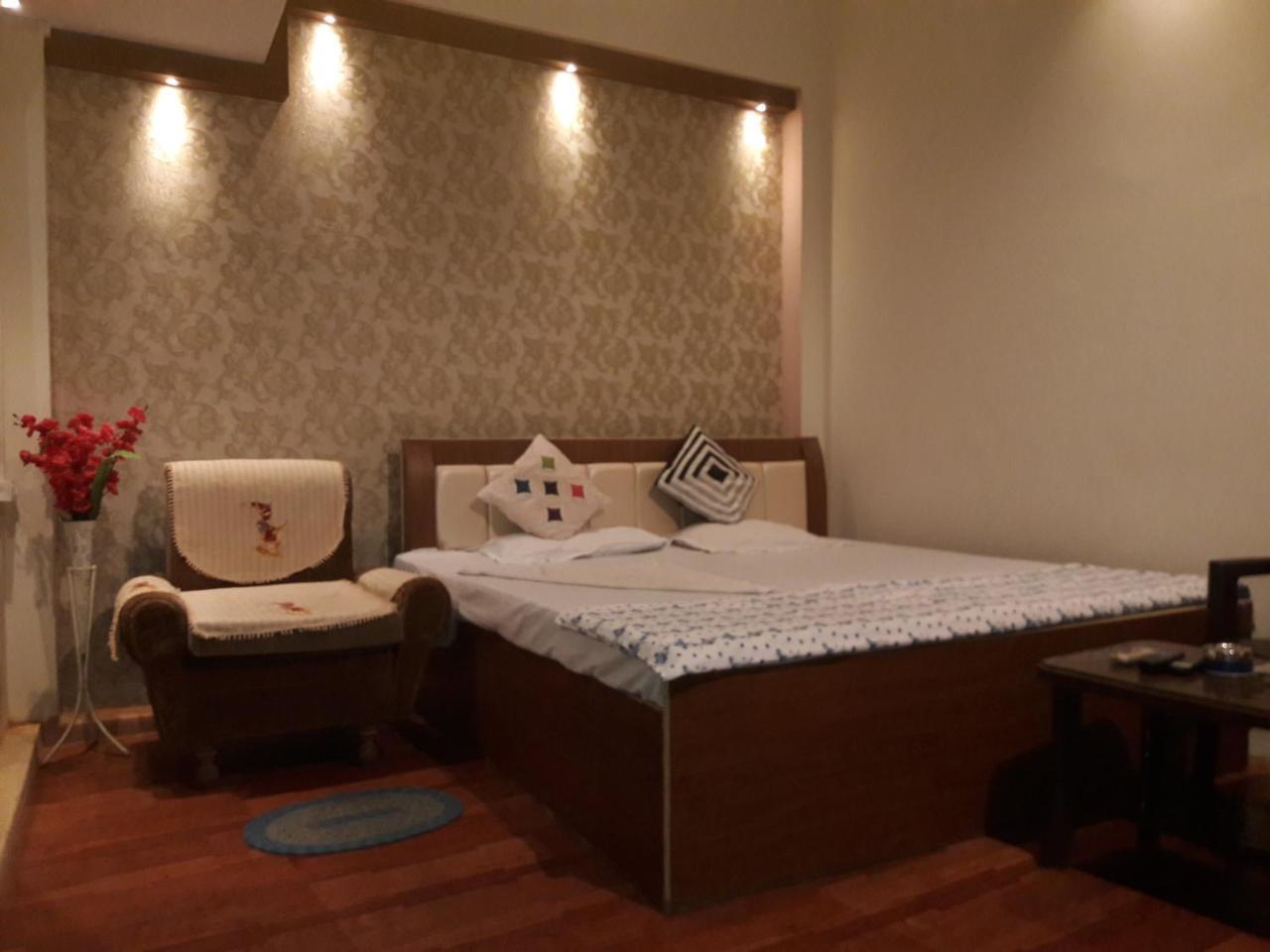 Buddha Guest House Варанасі Екстер'єр фото